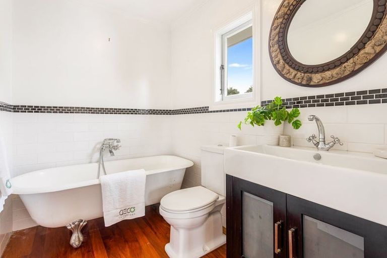 Photo of property in 376 Oaia Road, Muriwai, Waimauku, 0881