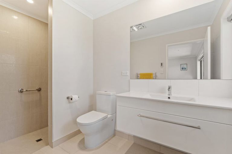 Photo of property in 13 Te Awa Place, Red Beach, 0932