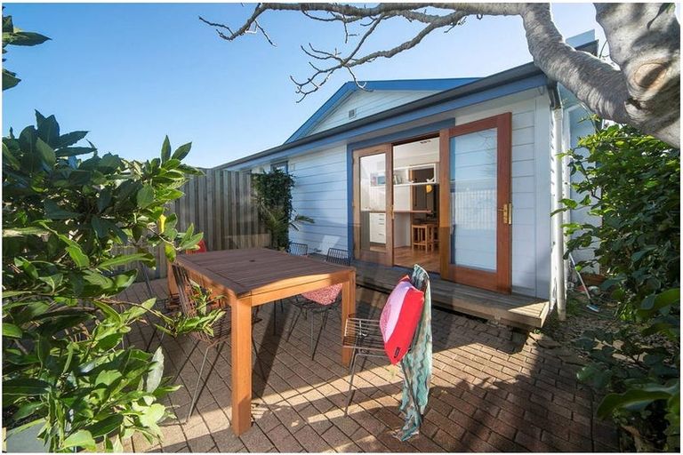 Photo of property in 1/52 Seabrook Avenue, New Lynn, Auckland, 0600