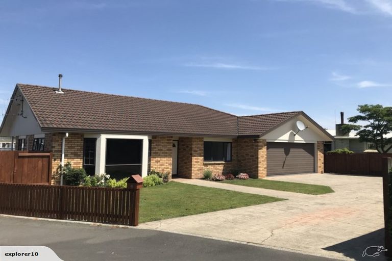 Photo of property in 6 Mckenzie Court, Terrace End, Palmerston North, 4410