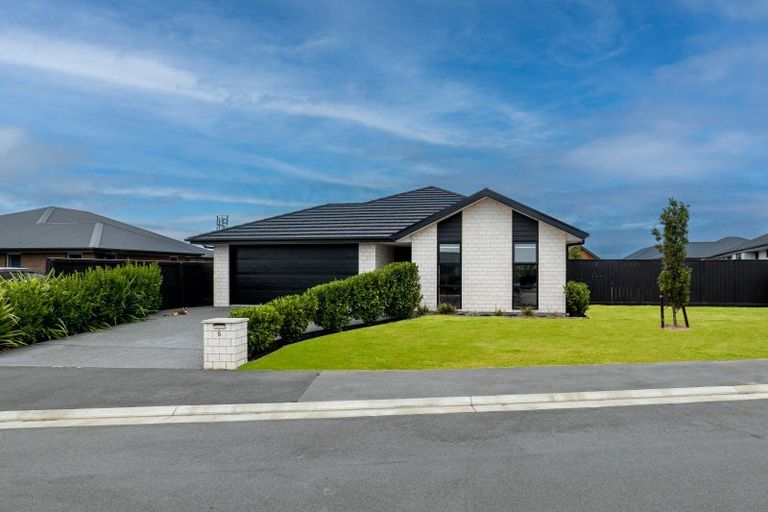 Photo of property in 5 Crest Place, Rolleston, 7615