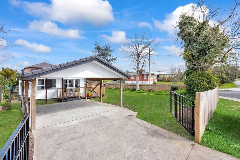 Photo of property in 65 Larnoch Road, Henderson, Auckland, 0610