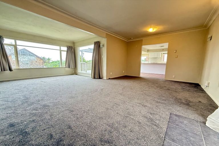 Photo of property in 93 Sylvan Avenue, Northcote, Auckland, 0627