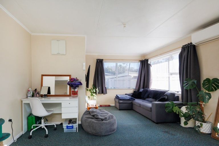 Photo of property in 2/106 Linton Street, West End, Palmerston North, 4410
