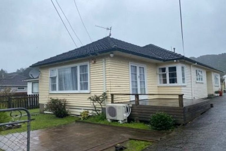 Photo of property in 77 Fraser Street, Wainuiomata, Lower Hutt, 5014