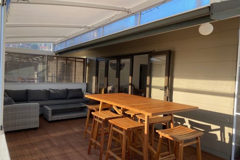 Photo of property in 30b Elliston Crescent, Stanmore Bay, Whangaparaoa, 0932