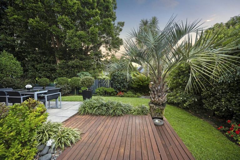 Photo of property in 2/37 Newhaven Terrace, Mairangi Bay, Auckland, 0630