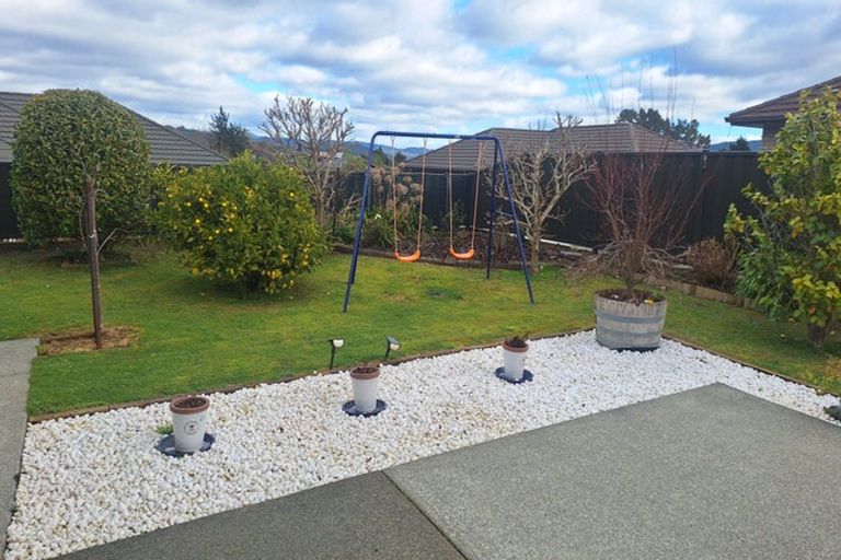 Photo of property in 48 Sunstone Crescent, Brown Owl, Upper Hutt, 5018