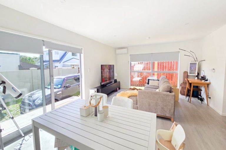 Photo of property in 3/492 East Coast Road, Windsor Park, Auckland, 0630