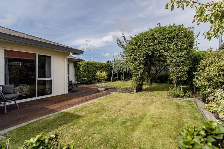 Photo of property in 9 Sheraton Place, Redwood, Christchurch, 8051