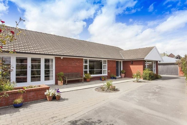 Photo of property in 24 Grahams Road, Ilam, Christchurch, 8041