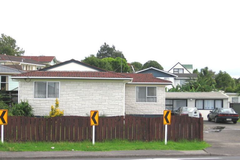 Photo of property in 18 Don Buck Road, Massey, Auckland, 0614