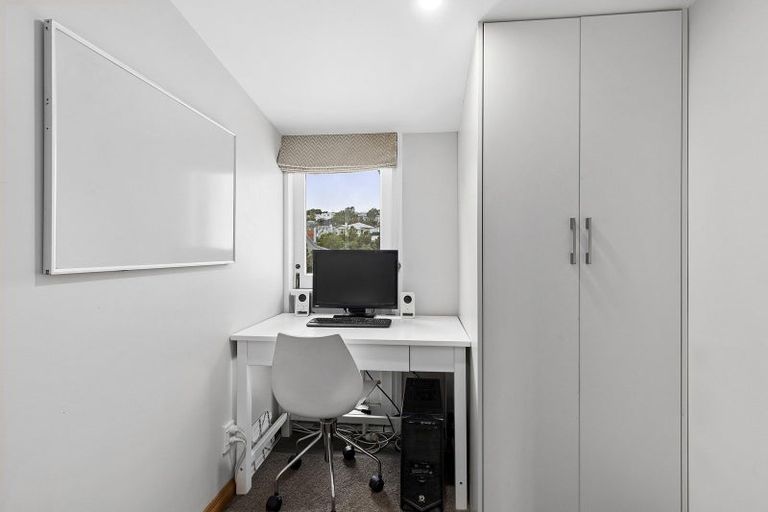 Photo of property in 16 Farm Road, Northland, Wellington, 6012