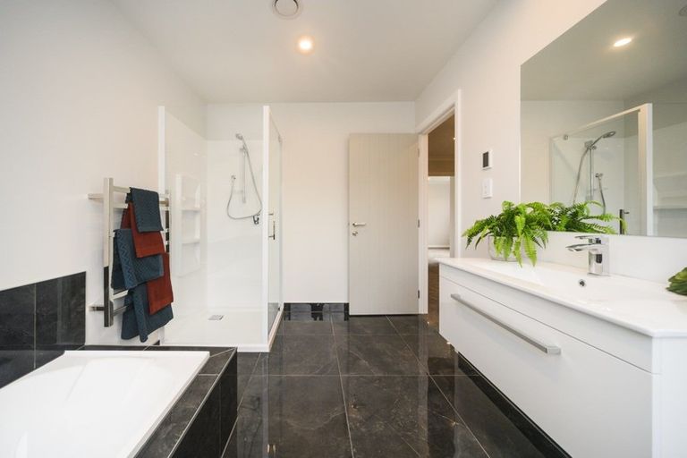 Photo of property in 95 Johnstone Drive, Fitzherbert, Palmerston North, 4410