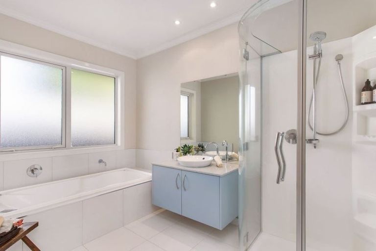 Photo of property in 17 Walnut Avenue, Strowan, Christchurch, 8052