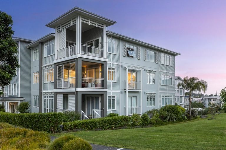 Photo of property in 74 Panorama Heights, Orewa, 0931
