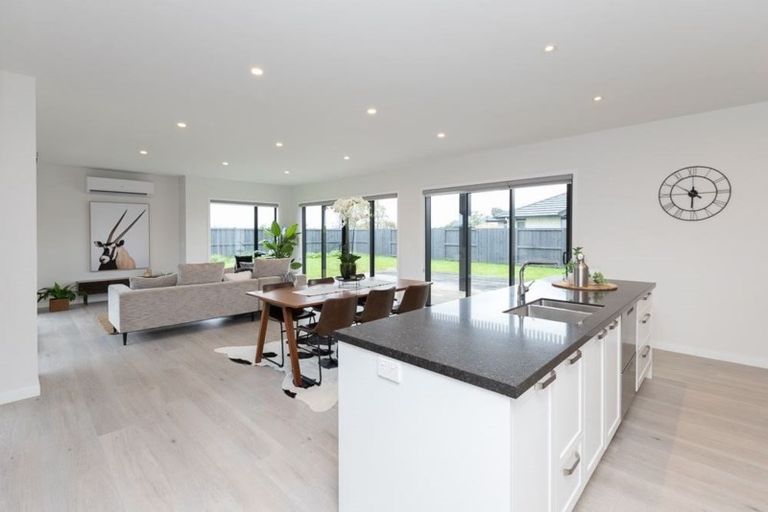 Photo of property in 28 Helen June Avenue, Flagstaff, Hamilton, 3210