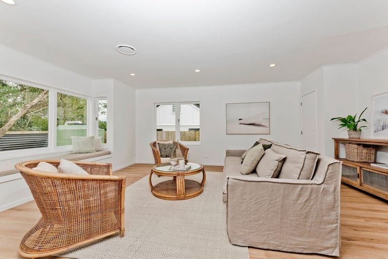 Photo of property in 51 Cambridge Road, Riverhead, 0820