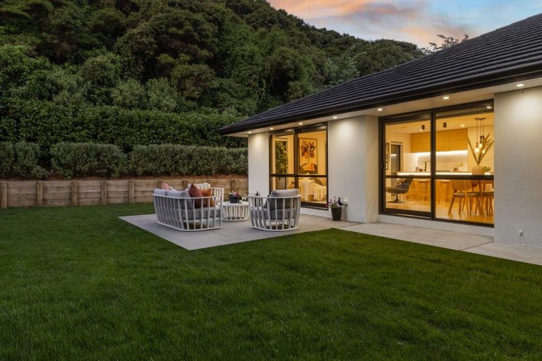 Photo of property in 38 Mooring Close, Whitby, Porirua, 5024