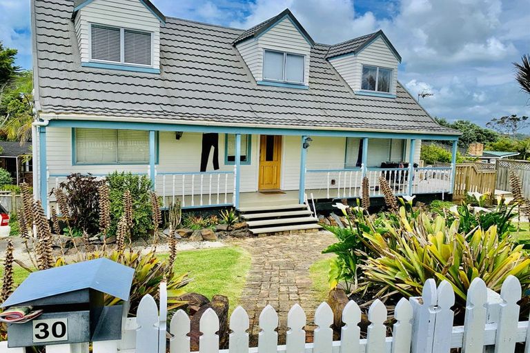 Photo of property in 30 Windy Ridge Road, Glenfield, Auckland, 0629