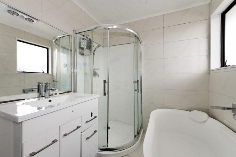 Photo of property in 277 Triangle Road, Massey, Auckland, 0614