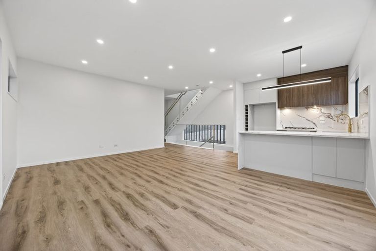 Photo of property in 27 Jandell Crescent, Bucklands Beach, Auckland, 2014