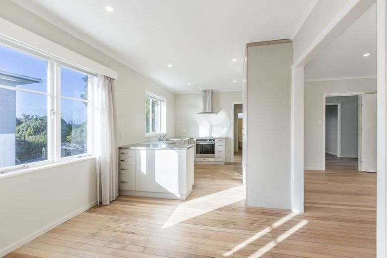 Photo of property in 33 Vipond Road, Stanmore Bay, Whangaparaoa, 0932