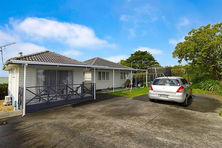 Photo of property in 82 Lincoln Park Avenue, Massey, Auckland, 0614