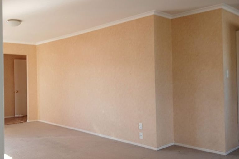 Photo of property in 14 Harobed Place, Weymouth, Auckland, 2103