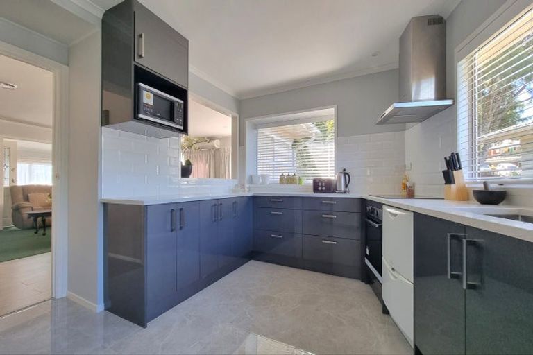 Photo of property in 176 Gossamer Drive, Pakuranga Heights, Auckland, 2010
