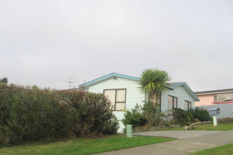 Photo of property in 13 Parkinson Close, Whitby, Porirua, 5024