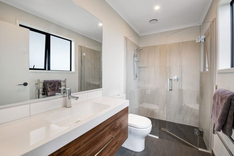 Photo of property in 34 Paparahi Place, Wainui, Silverdale, 0992