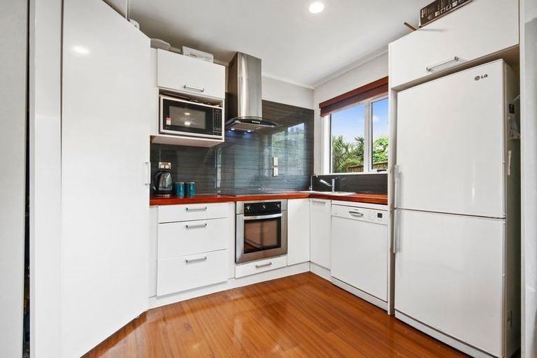 Photo of property in 1/2 Flavia Close, Torbay, Auckland, 0630