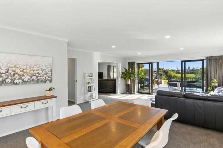 Photo of property in 10 Cottonwood Close, Paraparaumu Beach, Paraparaumu, 5032