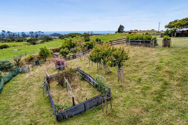 Photo of property in 1444 Carrington Road, Hurworth, New Plymouth, 4371