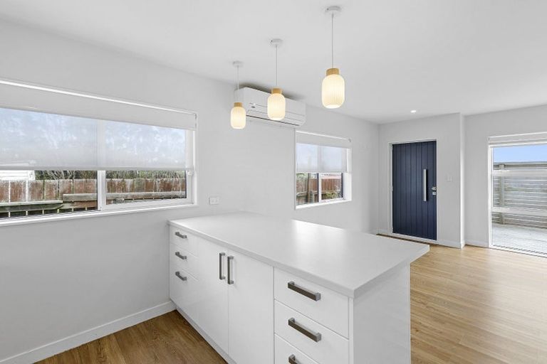 Photo of property in 5a Balmain Street, Newlands, Wellington, 6037