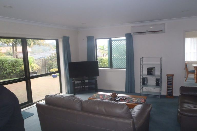 Photo of property in 6 Roy Maloney Drive, Henderson, Auckland, 0612
