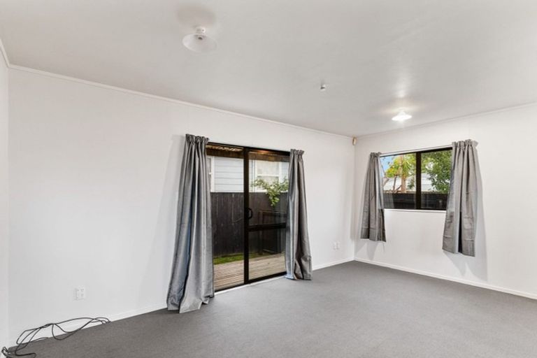 Photo of property in 43 Burbank Avenue, Manurewa, Auckland, 2102