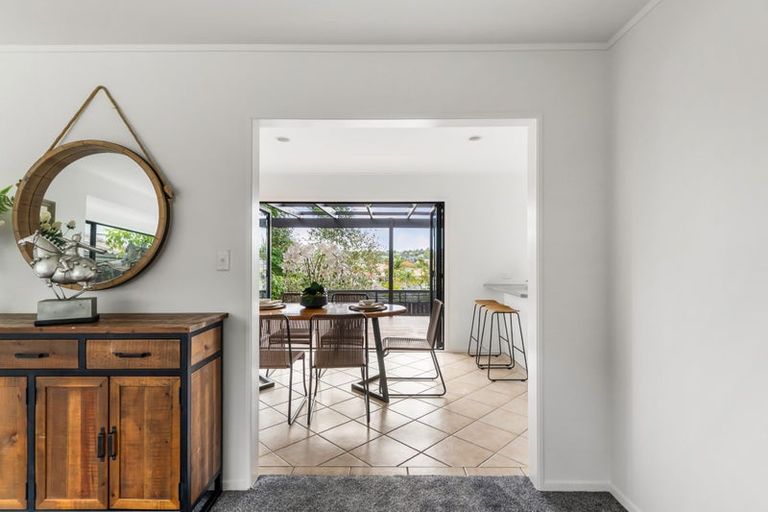 Photo of property in 1/62 Simmental Crescent, Somerville, Auckland, 2014