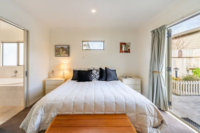 Photo of property in 5 Rosebank Place, Avalon, Lower Hutt, 5011