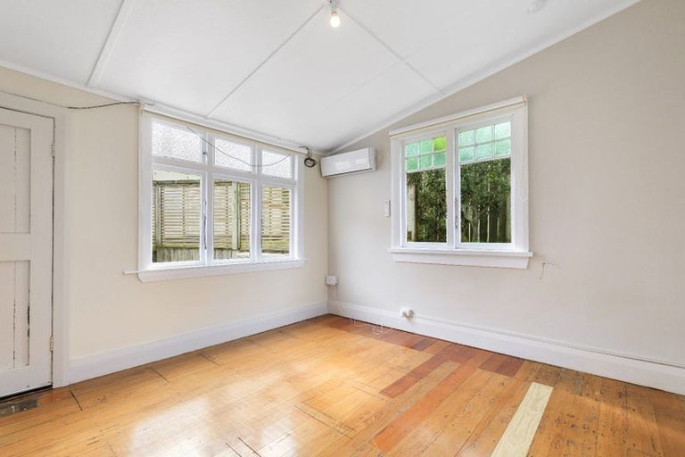 Photo of property in 1/28 Ribble Street, Island Bay, Wellington, 6023