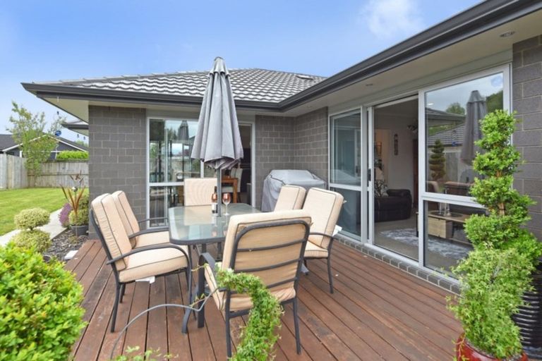 Photo of property in 10a Sunstone Crescent, Brown Owl, Upper Hutt, 5018
