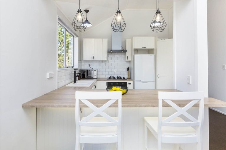 Photo of property in 15 Edelweiss Grove, Timberlea, Upper Hutt, 5018