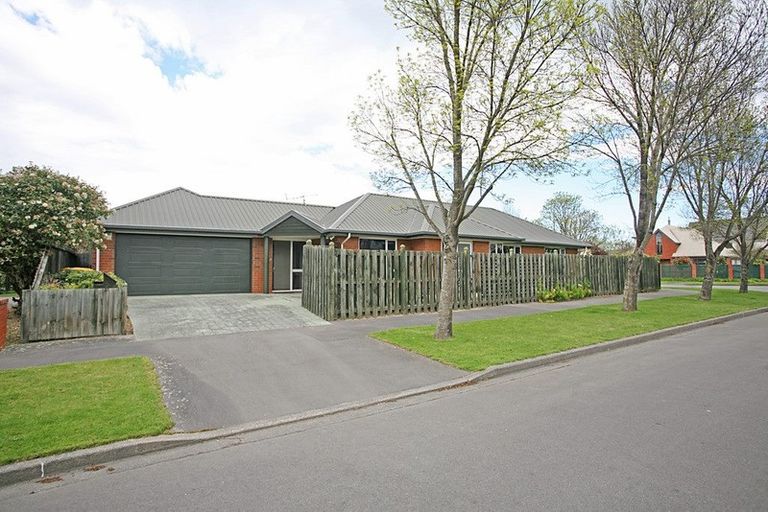 Photo of property in 2 Amesbury Mews, Avonhead, Christchurch, 8042