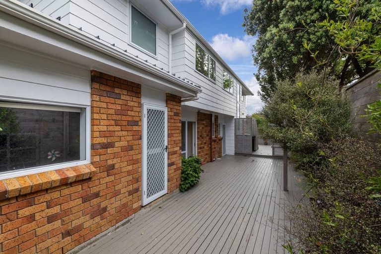 Photo of property in 13a Gulf View Road, Murrays Bay, Auckland, 0630