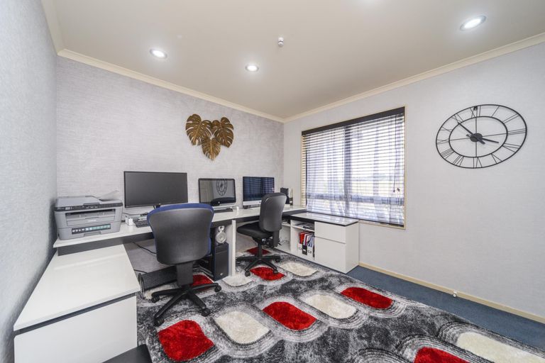 Photo of property in 146 Ruapehu Drive, Fitzherbert, Palmerston North, 4410