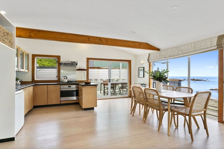 Photo of property in 32 Owhiro Bay Parade, Owhiro Bay, Wellington, 6023