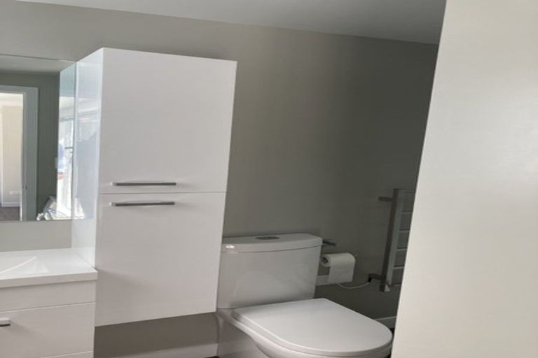 Photo of property in 4 Glendavar Street, Berhampore, Wellington, 6023