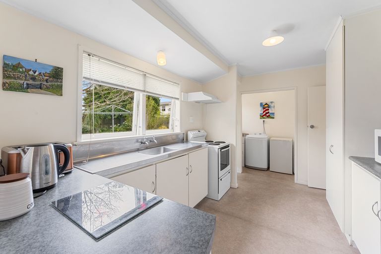 Photo of property in 2/5 Grove Road, Papakura, 2110