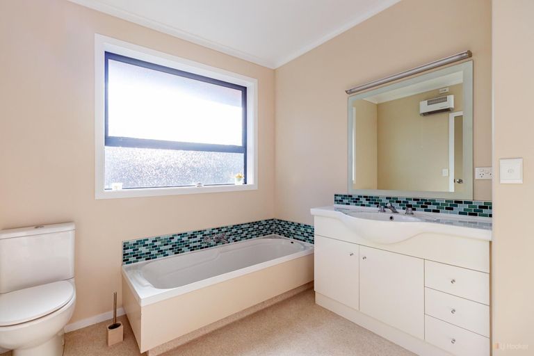 Photo of property in 1 Eric Batchelor Place, Waimate, 7924